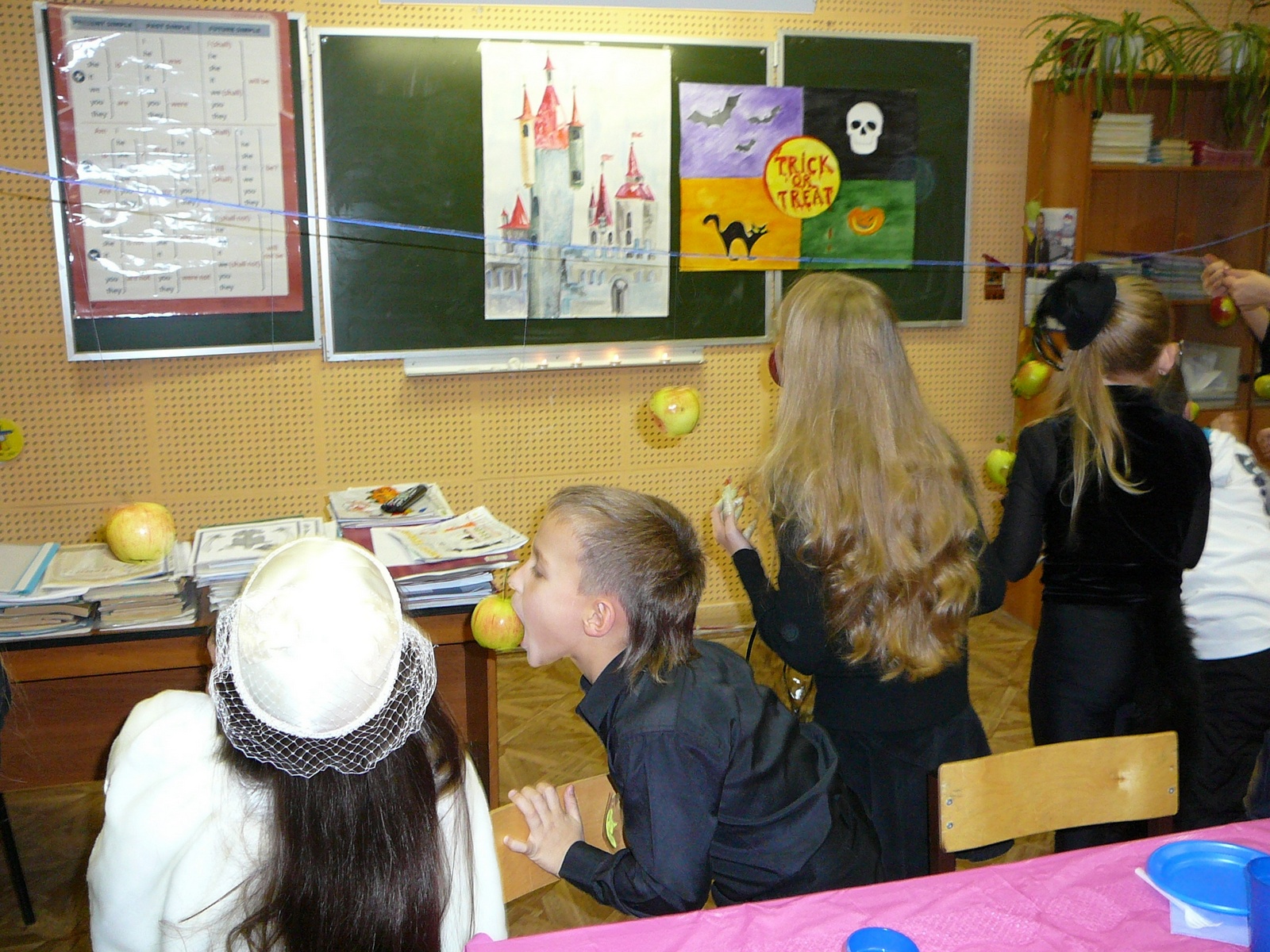 Game &quot;an apple string&quot;